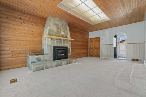 135 Queensland Road Se, Calgary, AB 
