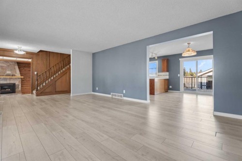 135 Queensland Road Se, Calgary, AB 