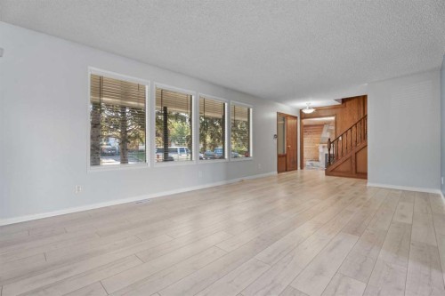 135 Queensland Road Se, Calgary, AB 