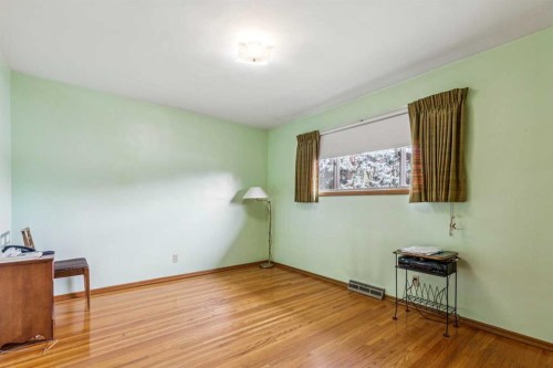 28 Gainsborough Drive Sw, Calgary, AB 