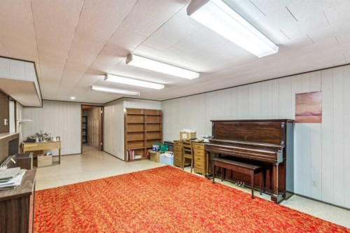 28 Gainsborough Drive Sw, Calgary, AB 