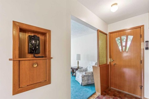 28 Gainsborough Drive Sw, Calgary, AB 