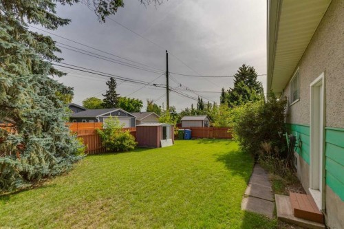 28 Gainsborough Drive Sw, Calgary, AB 