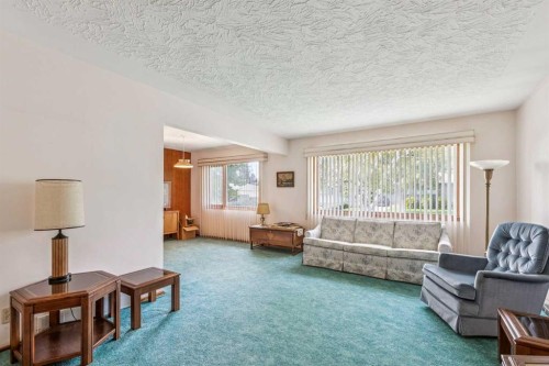 28 Gainsborough Drive Sw, Calgary, AB 