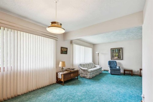 28 Gainsborough Drive Sw, Calgary, AB 