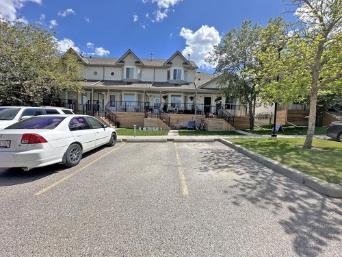 73 Hidden Valley Villas Nw, Calgary, AB 