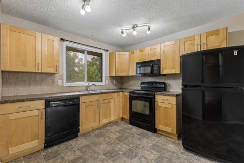 124 Pineset Place Ne, Calgary, AB 