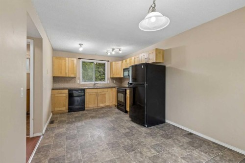 124 Pineset Place Ne, Calgary, AB 