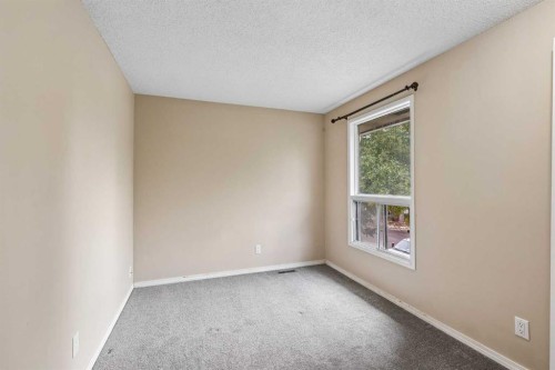 124 Pineset Place Ne, Calgary, AB 