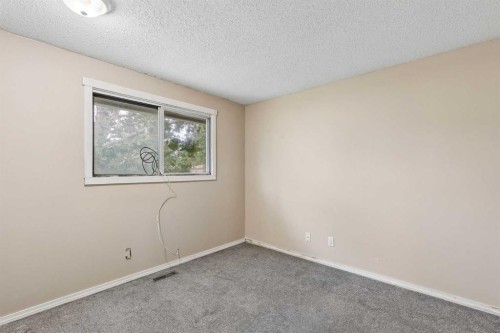 124 Pineset Place Ne, Calgary, AB 