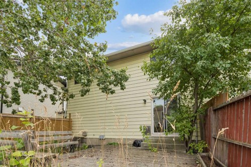 124 Pineset Place Ne, Calgary, AB 