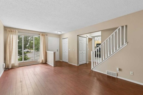 124 Pineset Place Ne, Calgary, AB 