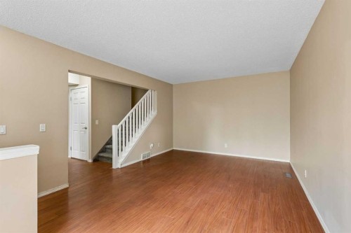 124 Pineset Place Ne, Calgary, AB 
