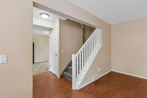 124 Pineset Place Ne, Calgary, AB 