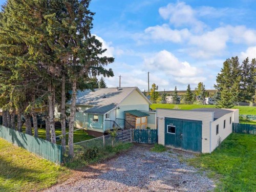 210 Royalties Crescent, Longview, AB 