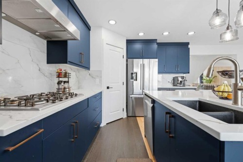 8 Strathlea Close Sw, Calgary, AB 