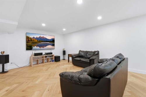 8 Strathlea Close Sw, Calgary, AB 