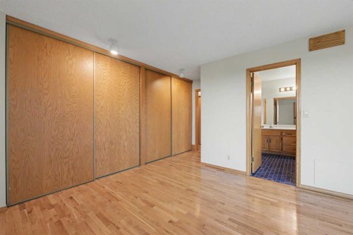 71 Coach Gate Way Sw, Calgary, AB 