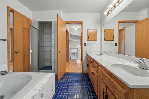 71 Coach Gate Way Sw, Calgary, AB 