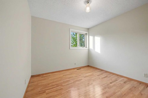 71 Coach Gate Way Sw, Calgary, AB 