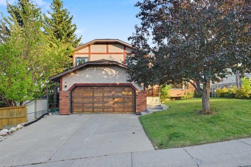71 Coach Gate Way Sw, Calgary, AB 