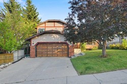 71 Coach Gate Way SW Calgary, AB T3H 1L7
