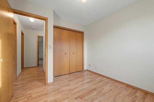 71 Coach Gate Way Sw, Calgary, AB 