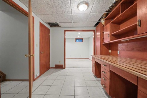 71 Coach Gate Way Sw, Calgary, AB 