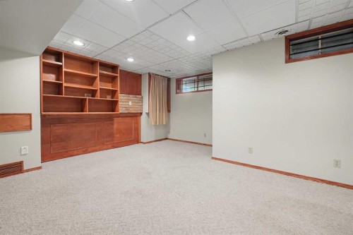 71 Coach Gate Way Sw, Calgary, AB 