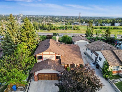 71 Coach Gate Way Sw, Calgary, AB 