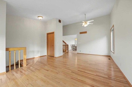 71 Coach Gate Way Sw, Calgary, AB 