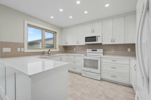 71 Coach Gate Way Sw, Calgary, AB 