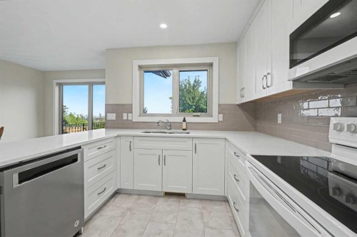 71 Coach Gate Way Sw, Calgary, AB 