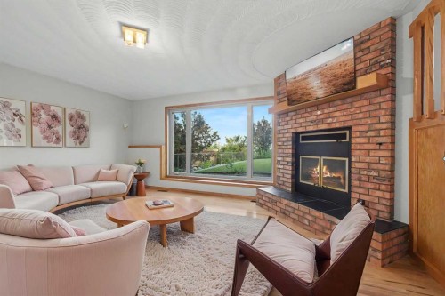 71 Coach Gate Way Sw, Calgary, AB 