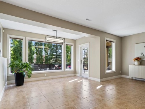 8729 14 Avenue Sw, Calgary, AB 