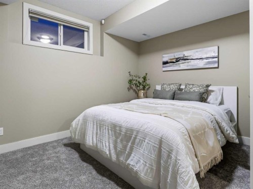 8729 14 Avenue Sw, Calgary, AB 