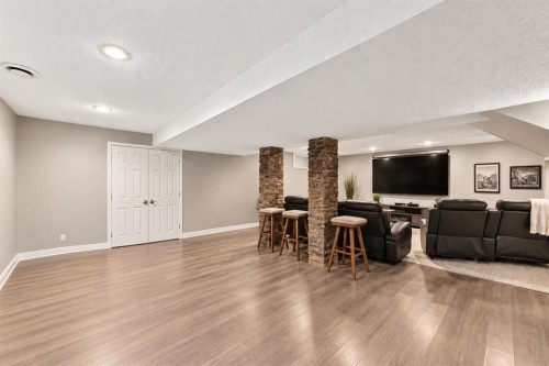 343 Berkshire Place Nw, Calgary, AB 