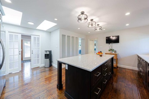 164 Cherovan Drive Sw, Calgary, AB 