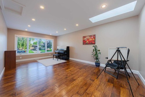 164 Cherovan Drive Sw, Calgary, AB 