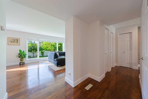 164 Cherovan Drive Sw, Calgary, AB 