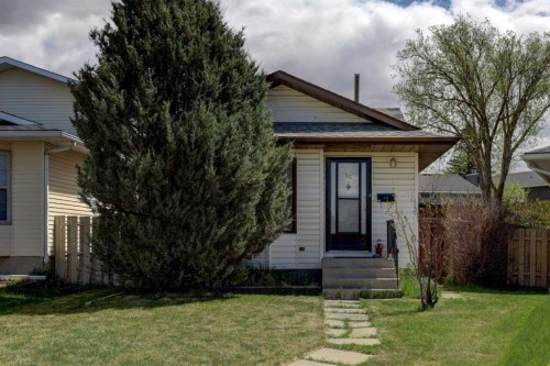 16 Martingrove Mews Ne, Calgary, AB 