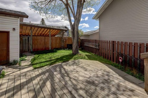 16 Martingrove Mews Ne, Calgary, AB 