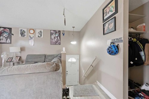 419 Huntsville Crescent Nw, Calgary, AB 
