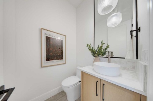 2407 4 Avenue Nw, Calgary, AB 
