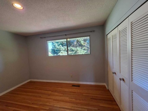 4215 Villa Crescent Nw, Calgary, AB 