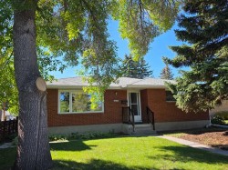 4215 Villa Crescent NW Calgary, AB T2L 2K2