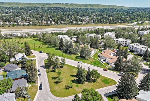 4215 Villa Crescent Nw, Calgary, AB 