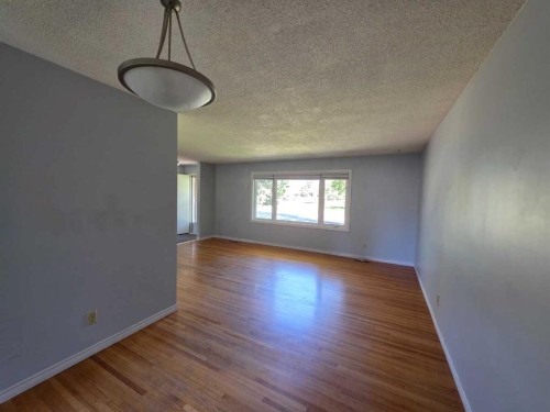 4215 Villa Crescent Nw, Calgary, AB 