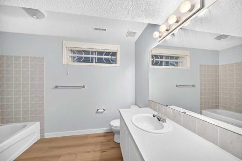 136 Bridlemeadows Common Sw, Calgary, AB 