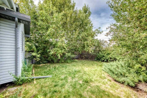 136 Bridlemeadows Common Sw, Calgary, AB 